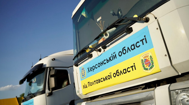 Жилети й чоботи, відра та мішки: Полтавщина відправила Херсонщині гуманітарний вантаж