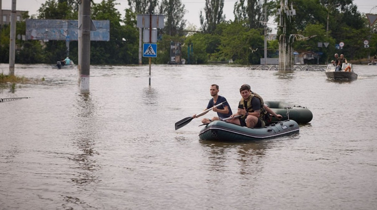 Росіяни не дозволяють людям евакуюватись з затопленої Олешківської громади без паспорту РФ