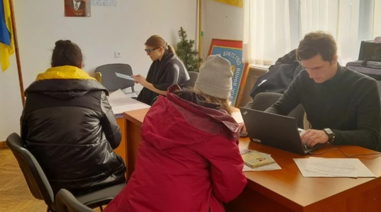 Вимушені переселенці знову можуть отримати фінансову допомогу