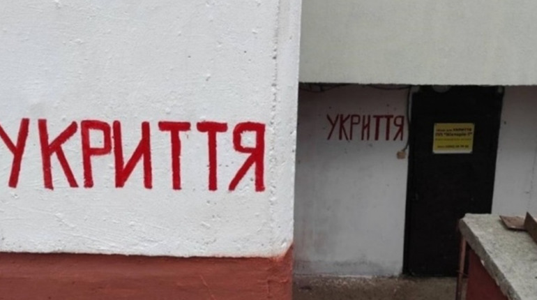 У Чернігові облаштують укриття згідно з новою інструкцією. Що обіцяють встановити всередині сховищ