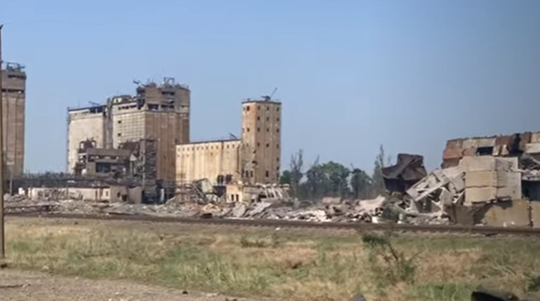 Не колаборантами єдиними: мешканців селища Рикове Генічеського району змушують виїжджати з домівок