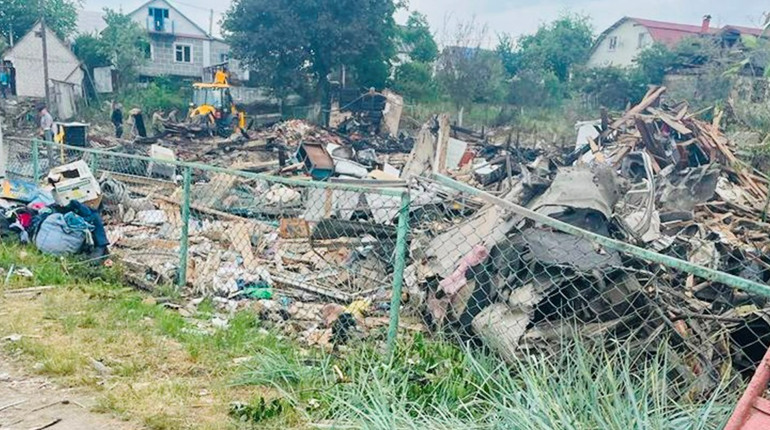 Екологи обрахували розмір шкоди довкіллю, завданої падінням уламків ворожої ракети у Звягелі