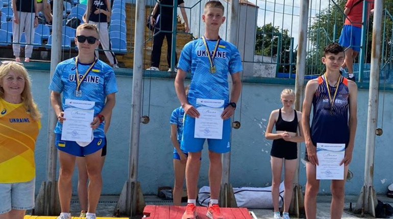 Старокостянтинівець Роман Горбачов здобув перше місце на чемпіонаті України з легкої атлектики
