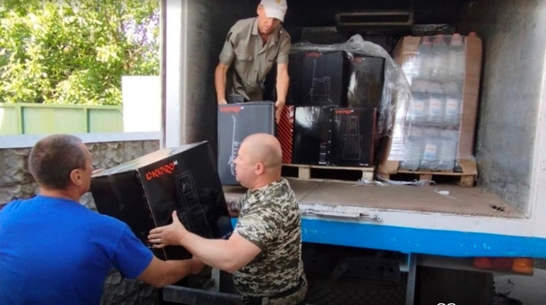 Первомайський МКК передав воду, продукти та техніку мешканцям Херсону