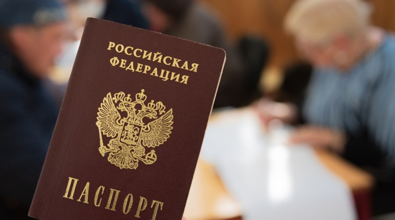 У Скадовську "виїзні групи" змушують людей з інвалідністю отримувати паспорт РФ