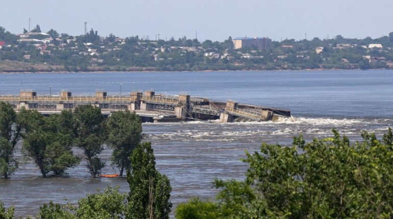 Каховська ГЕС: вже втрачено 14,4 км³ води, а жителі Корсунки залишилися без домівок