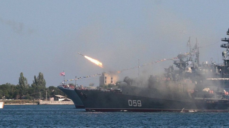 Окупанти збираються «знешкоджувати» міни в Азовському морі відкрити порт "Генічеськ"