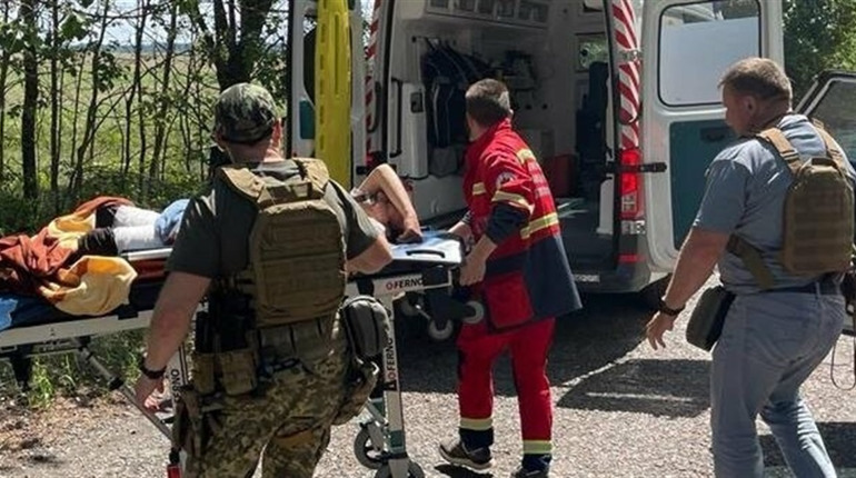 росіяни обстріляли центр села на Чернігівщині: троє поранених