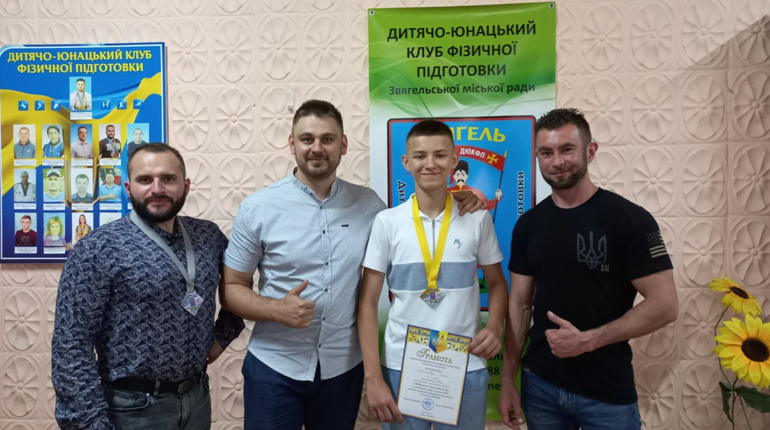 Змагання з класичного жиму лежачи: результати