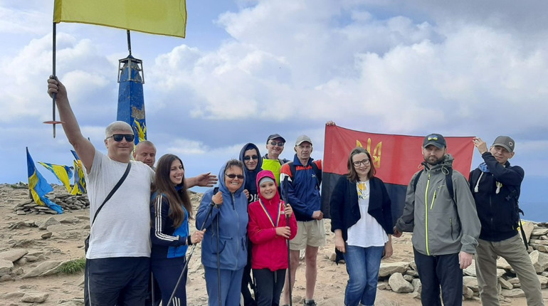 Люди з вадами зору з Калуша разом з волонтерами підкорили Говерлу
