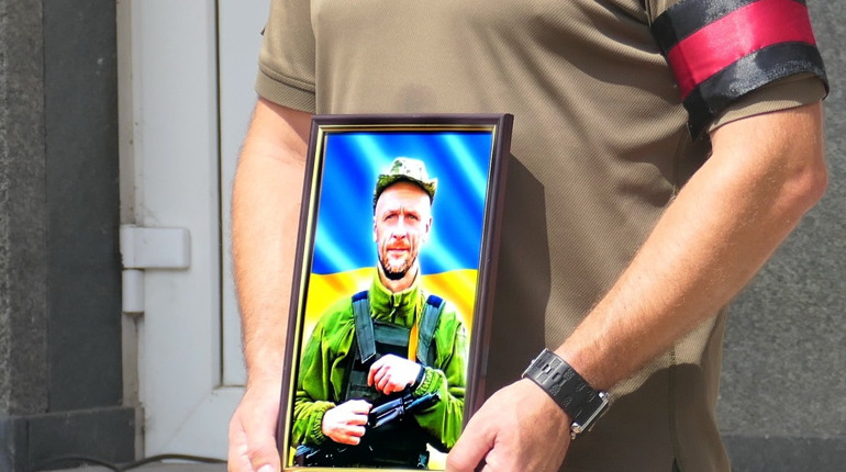 «Жив у Привіллі на Глухівщині». В Шостці поховали військового Ігоря Власова
