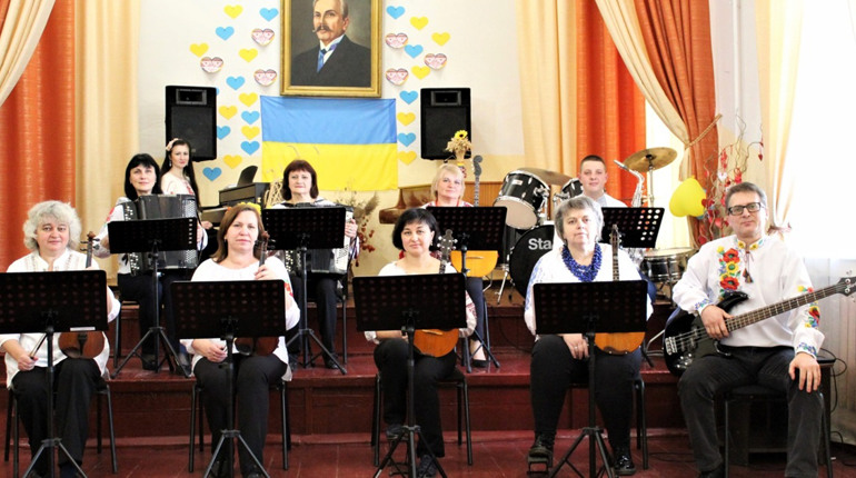 Ансамбль викладачів музичної школи переміг у конкурсі мистецтв Music Universe: який твір виконували