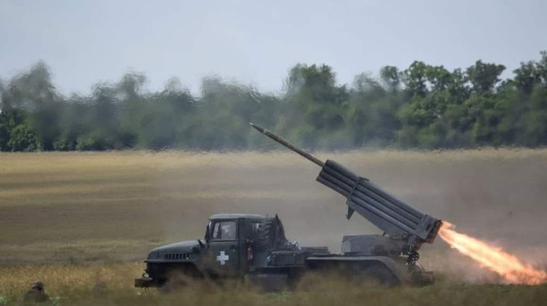 Росіяни завдали ракетний удар по Авдіївці і намагаються наступати в районі Мар'їнки
