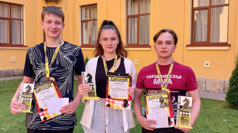 Шахіст з Калуша двічі став переможцем шахового змагання "Мукачівське літо"