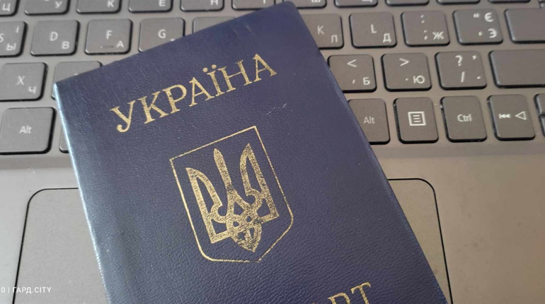 Де у Первомайську вклеїти фото у паспорт