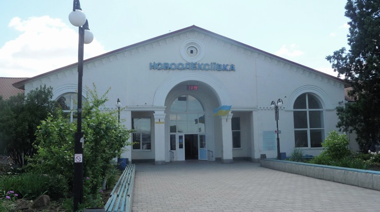 Росіяни планують евакуацію жителів Новоолексіївки, жителі почали отримувати смс
