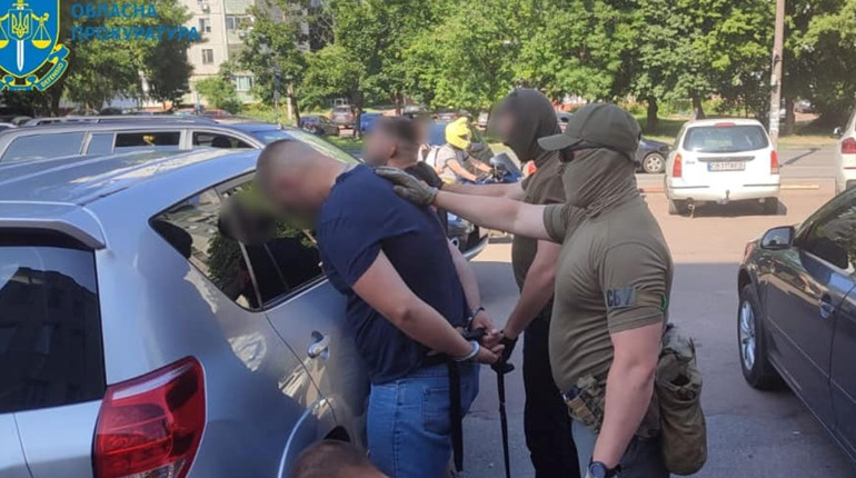 5 мешканців Чернігова налагодили схему вимагання грошей. Що їм загрожує