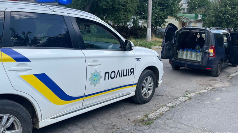 На Черкащині поліцейські викрили водія, який перевозив фальсифікований алкоголь та цигарки