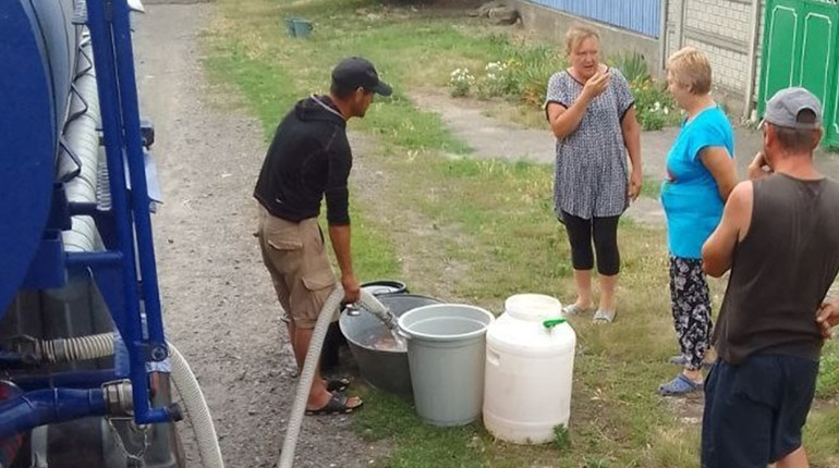 На лівобережжі Херсонщини проблеми із водозабезпеченням: в свердловинах зникає вода