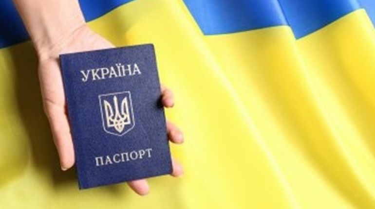 Про обов'язкову зміну фото у паспорті. Кому і коли це потрібно зробити