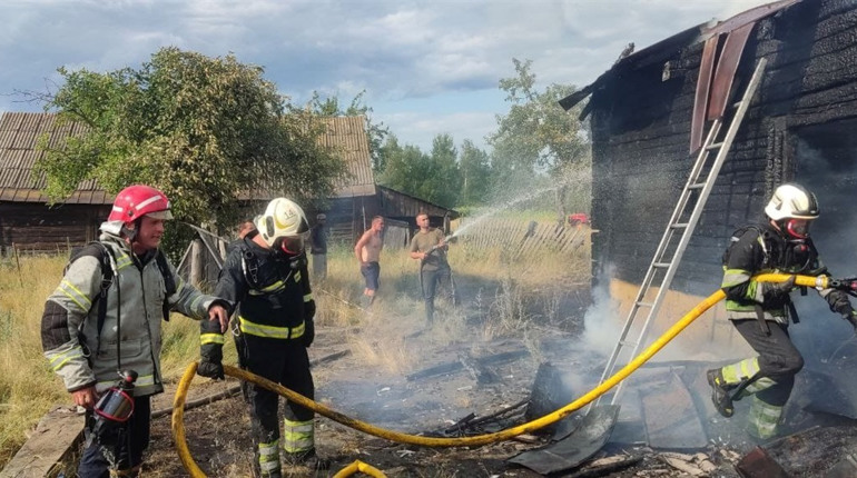 У селі Сарненського району вщент згорів дерев’яний будинок