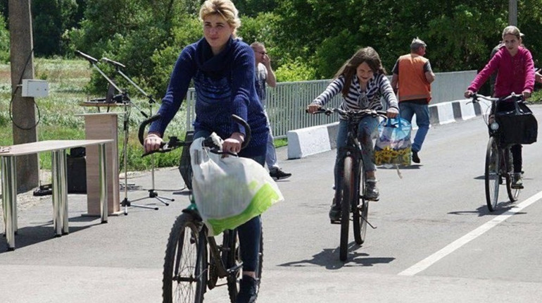 У Корюківці відремонтували міст по вулиці Новій. Тепер почали лагодити по вулиці Шевченка