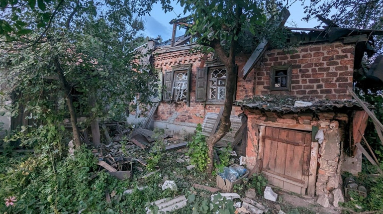 Росіяни з артилерії обстріляли Торецьк. Є чисельні руйнування