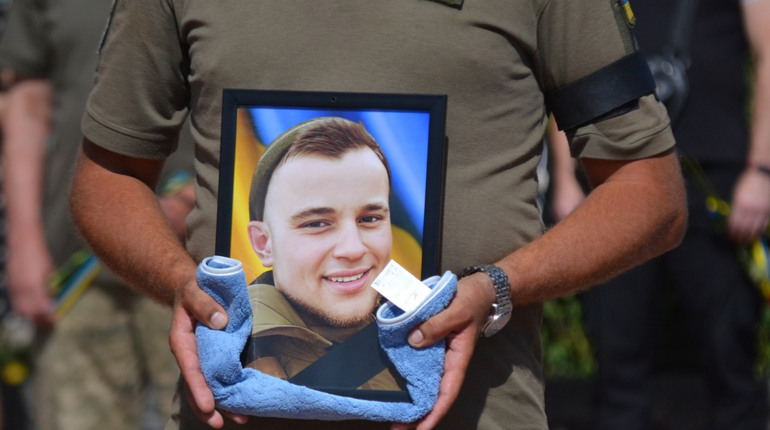 Під Бахмутом загинув 20-річний южноукраїнець Олександр Кушнір. Громада попрощалася з воїном. ФОТО