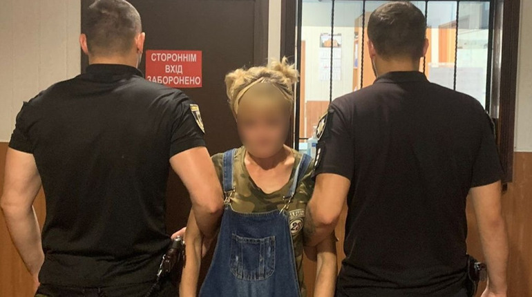 Поліцейські на Чернігівщині затримали жінку за розбійний напад на чоловіка. Подробиці