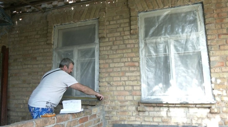 Люди, що втратили житло під час обстрілів у Запоріжжі, почали отримувати виплати на відновлення