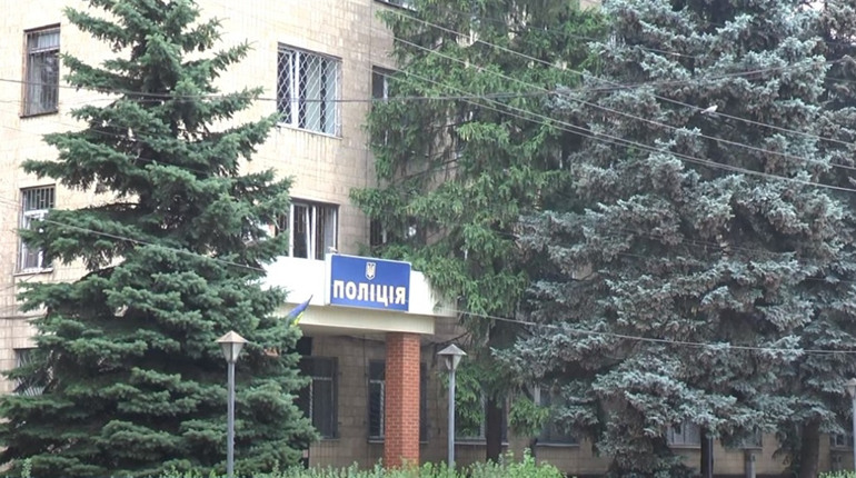 У Лозівському районі 38-річна жінка збувала наркотики. Де брала таблетки для розповсюдження