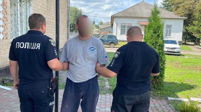 Поліція Чернігівщини затримала підозрюваного у вбивстві жінки в місті Новгород-Сіверськ