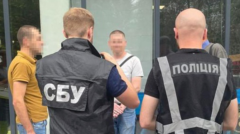 Затримали мешканця Червоноградського району, який пропонував ухилянтам підроблені документи