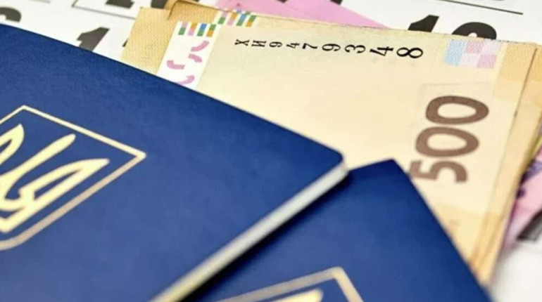 Які зміни чекають на українців з 1 серпня: податки, виплати для ВПО та перевірки від податкової