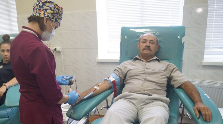 Рятувальник із Запоріжжя Олександр Купрій став донором крові 160-й раз