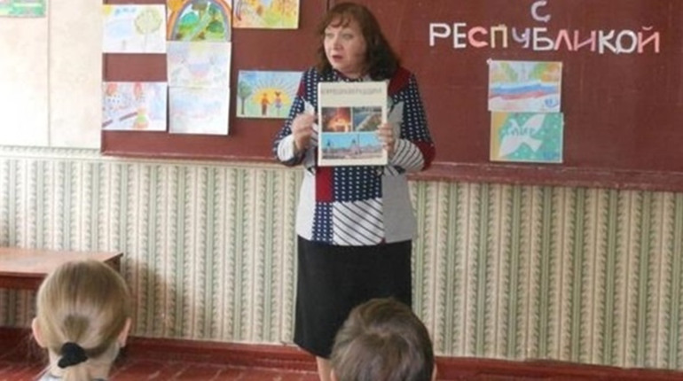 Вчителів Мелітополя змушують складати списки неблагонадійних батьків без російських паспортів
