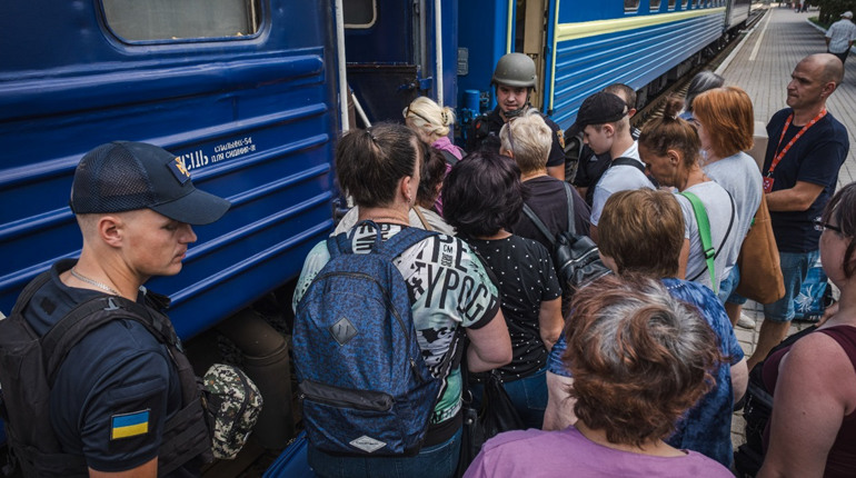 2 серпня з Покровська до Бердичева та Львова залізницею евакуювались 116 мешканців Донеччини
