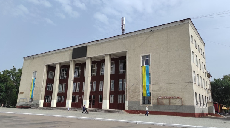 Народний дім Червонограда оголошує набір у театр естрадної пісні «Апельсин» та художню студію