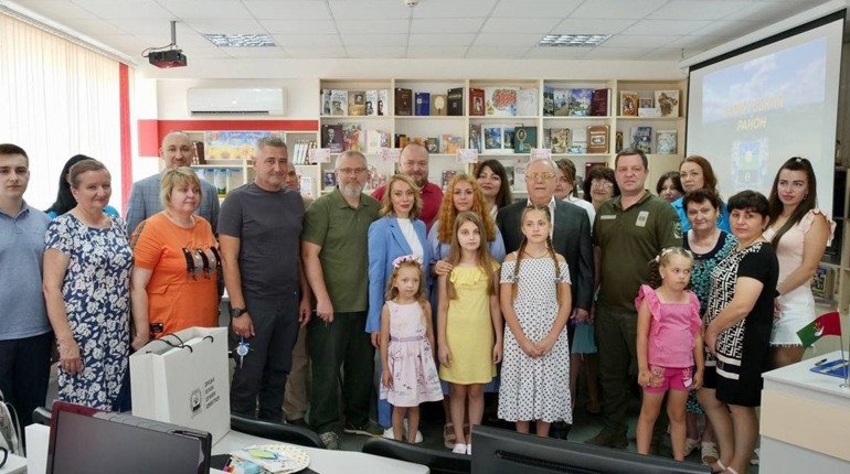 В Кривому Розі відкрили гуманітарний хаб для переселенців з Бахмутського району. Адреса, телефон