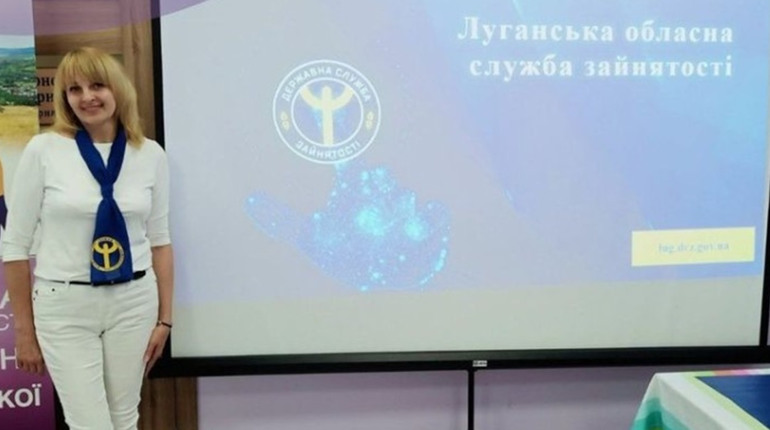 Працевлаштування. Переселенцям з Луганщини у 16 хабах допомагають знайти роботу на новому місці