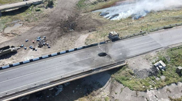 Удар по Генічеському мосту: мета ЗСУ перерізати автомобільне та залізничне сполучення із Кримом