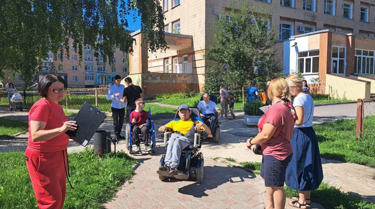 У Гадячі проводили дослідження на безбар’єрність міста