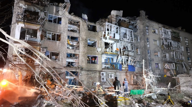 Семеро загиблих та майже 70 поранених: наслідки подвійного обстрілу в Покровську. Оновлюється