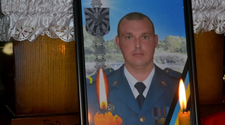 У Старокостянтинові провели в останню дорогу військового пожежного Сергія Лисюка