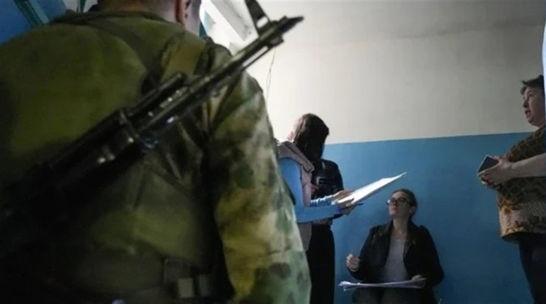 У Мелітополі організатори фейкових виборів наймають посилену охорону у страху перед партизанами