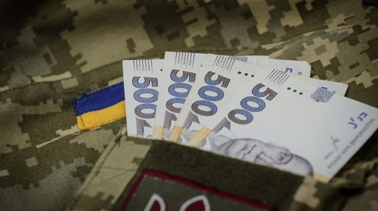 Кабмін затвердив розмір щомісячних доплат для військових під час війни
