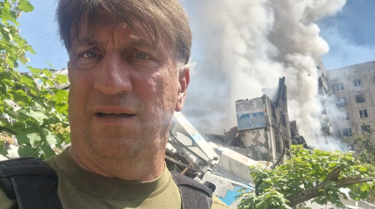 Евакуював з-під обстрілів близько 1500 вугледарців — історія волонтера Олега Ткаченка
