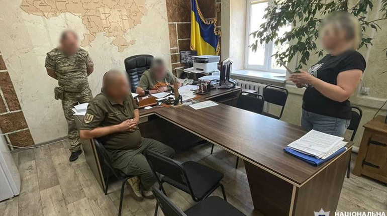 На Черкащині затримали працівницю військкомату, яка допомагала ухилянтам
