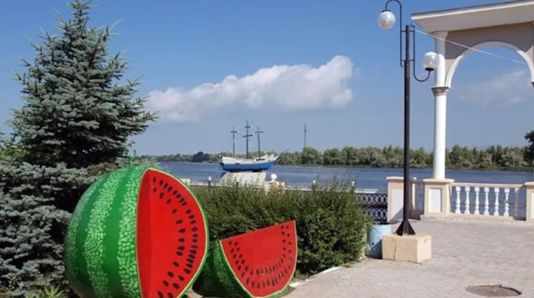 Всі в'їзди крім одного перекриті. У Голій Пристані окупанти готуються до боїв за місто
