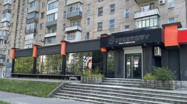 Росіяни розграбували великий спортивний магазин у Мелітополі